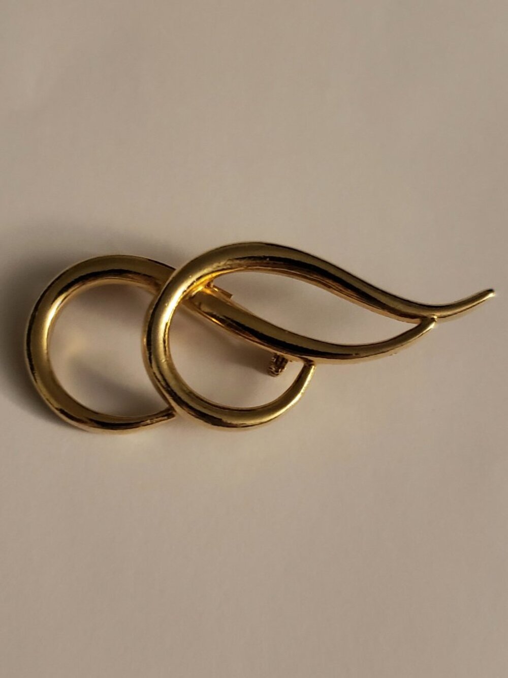 Vintage Signed Piscatelli Nested Waves Swirl Gold-Tone Wave Metal Brooch Pin